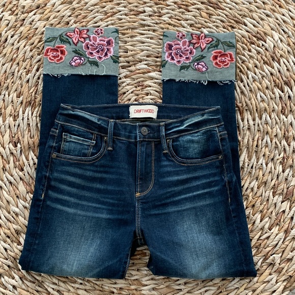 Driftwood Colette Embroidered Cuff Crop Jean - Picture 5 of 13
